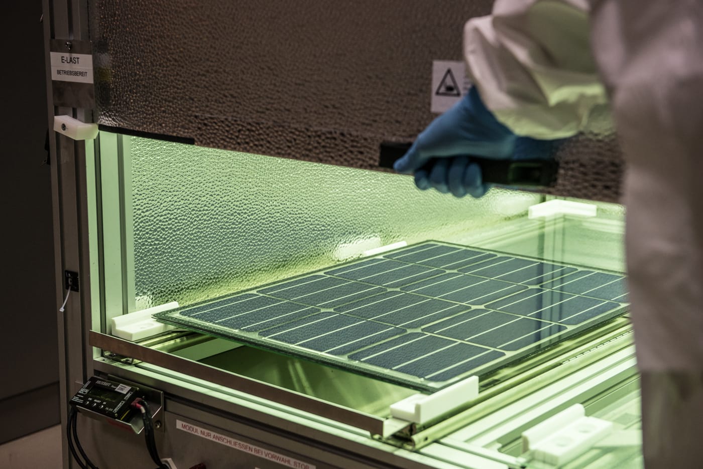 Solar cell efficiency record, but a product delayed
