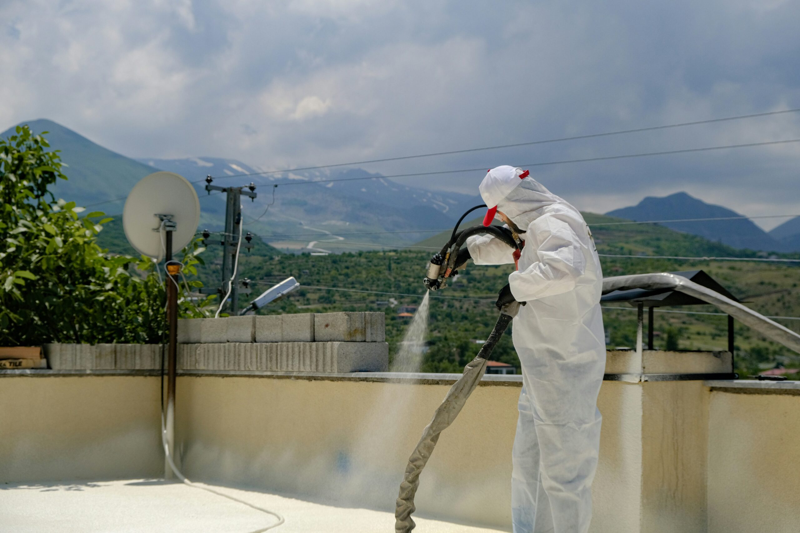 Spray Polyurethane Foam (SPF) roof installation